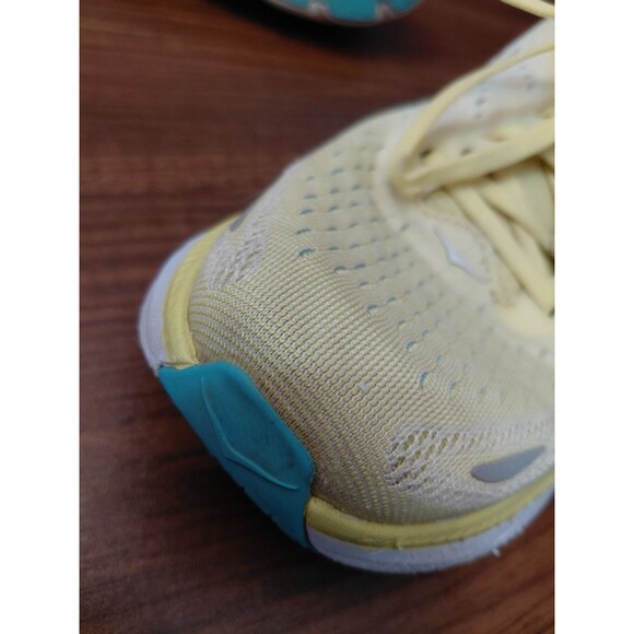 Hoka Clifton 8 Shoes Womens 11B Yellow Pear Sweet Corn Jogging Trainer Support